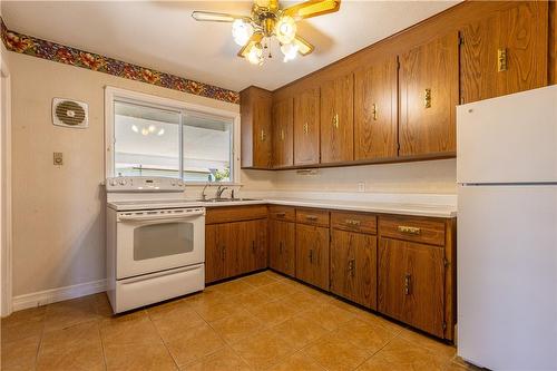 74 Beamer Avenue, St. Catharines, ON - Indoor Photo Showing Kitchen