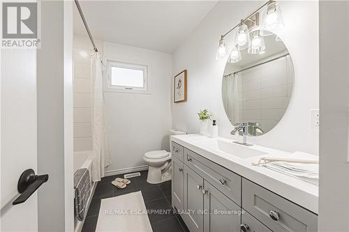 75 Graystone Drive, Hamilton (Gilkson), ON - Indoor Photo Showing Bathroom