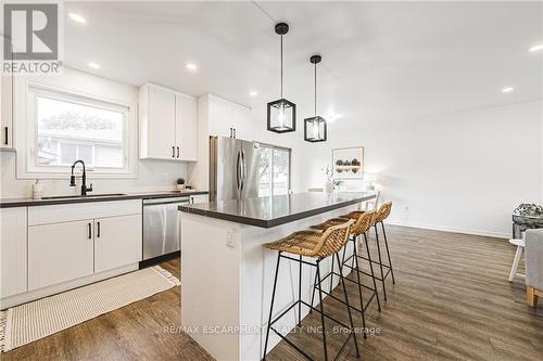 75 Graystone Drive, Hamilton (Gilkson), ON - Indoor Photo Showing Kitchen With Upgraded Kitchen