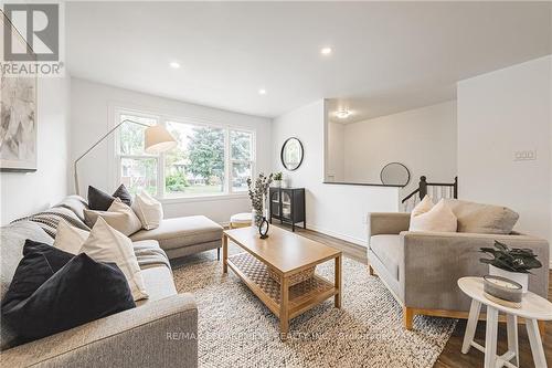 75 Graystone Drive, Hamilton (Gilkson), ON - Indoor Photo Showing Living Room