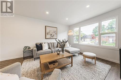 75 Graystone Drive, Hamilton, ON - Indoor Photo Showing Living Room