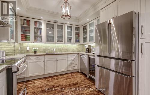 825 - 21 Dale Avenue, Toronto (Rosedale-Moore Park), ON - Indoor Photo Showing Kitchen With Stainless Steel Kitchen With Upgraded Kitchen