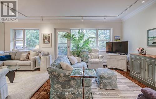 825 - 21 Dale Avenue, Toronto (Rosedale-Moore Park), ON - Indoor Photo Showing Living Room