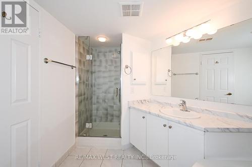 3233 Eglinton Avenue, Toronto (Scarborough Village), ON - Indoor Photo Showing Bathroom