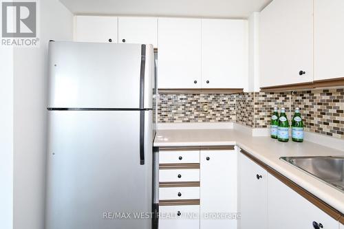 1604 - 3233 Eglinton Avenue, Toronto (Scarborough Village), ON - Indoor Photo Showing Kitchen