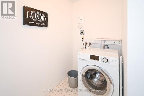 1604 - 3233 Eglinton Avenue, Toronto (Scarborough Village), ON - Indoor Photo Showing Laundry Room