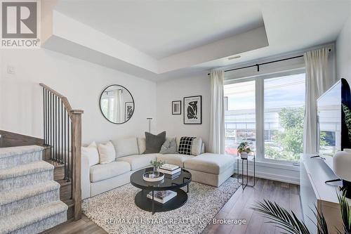 41 - 2059 Weston Road, Toronto (Weston), ON - Indoor Photo Showing Living Room