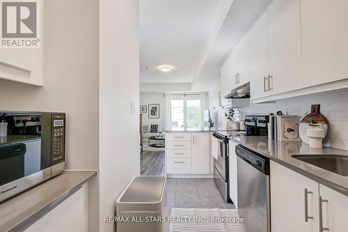 41 - 2059 Weston Road, Toronto, ON - Indoor Photo Showing Kitchen