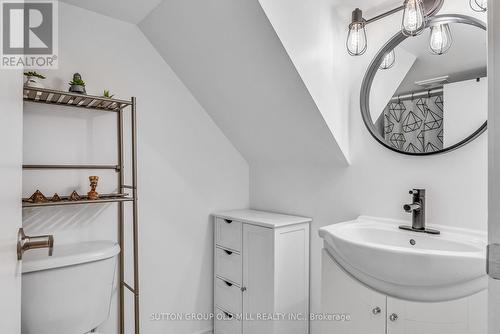 160 Hillside Avenue, Toronto (Mimico), ON - Indoor Photo Showing Bathroom