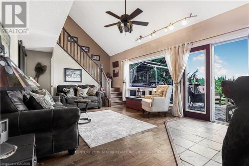 407047 Grey Road 4, Grey Highlands, ON - Indoor Photo Showing Living Room