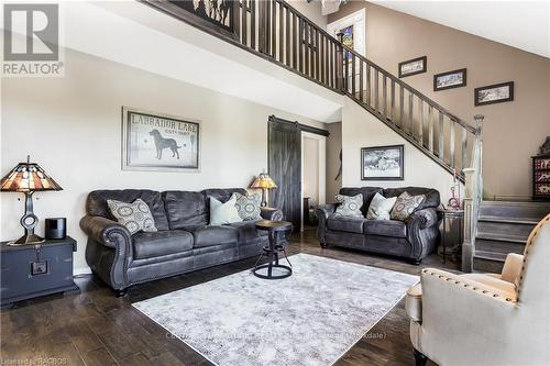 407047 Grey Road 4, Grey Highlands, ON - Indoor Photo Showing Living Room