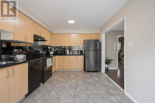 209 Norland Circle, Oshawa (Windfields), ON - Indoor Photo Showing Kitchen