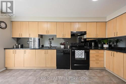 209 Norland Circle, Oshawa (Windfields), ON - Indoor Photo Showing Kitchen