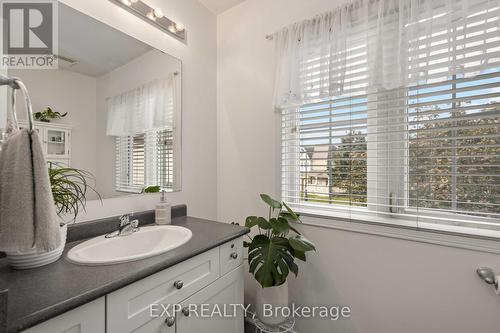 209 Norland Circle, Oshawa (Windfields), ON - Indoor Photo Showing Bathroom