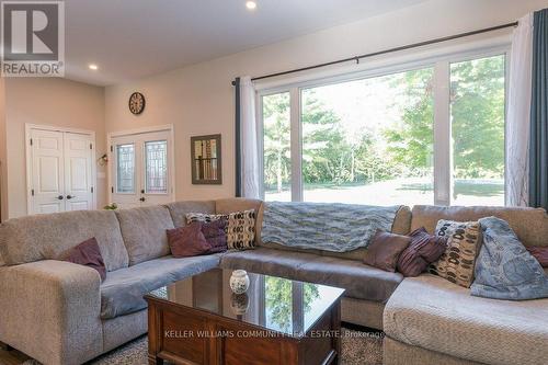 1081 Birchview Road, Douro-Dummer, ON - Indoor Photo Showing Living Room