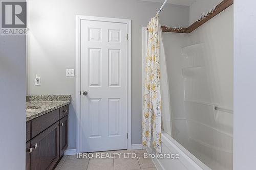 11C - 388 Old Huron Road, Kitchener, ON - Indoor Photo Showing Bathroom