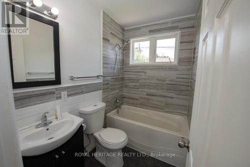 324 Rosedale Drive, Whitby (Downtown Whitby), ON - Indoor Photo Showing Bathroom