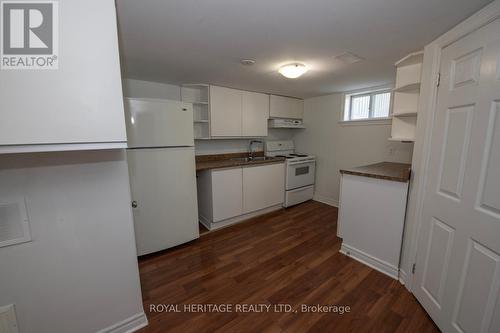 324 Rosedale Drive, Whitby (Downtown Whitby), ON - Indoor Photo Showing Kitchen