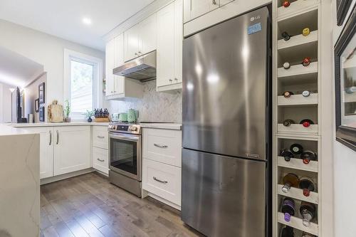 30 Picton Street W, Hamilton, ON - Indoor Photo Showing Kitchen With Upgraded Kitchen