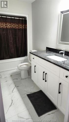 25 Noble Court, Amherstburg, ON - Indoor Photo Showing Bathroom