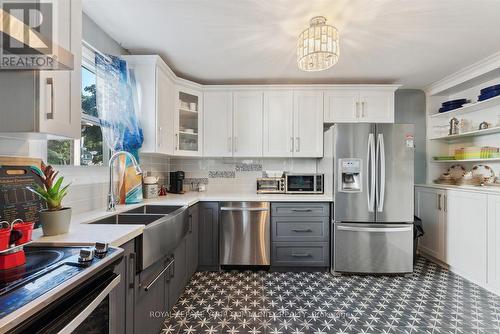 28 Richvale Drive S, Brampton (Heart Lake East), ON - Indoor Photo Showing Kitchen With Double Sink With Upgraded Kitchen