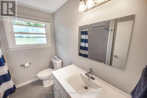 22 Breton Park Crescent, London, ON - Indoor Photo Showing Bathroom