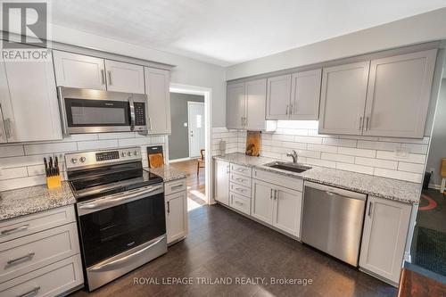 22 Breton Park Crescent, London, ON - Indoor Photo Showing Kitchen With Upgraded Kitchen