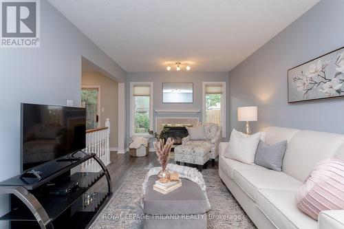 10 - 10 Rossmore Court, London, ON - Indoor Photo Showing Living Room