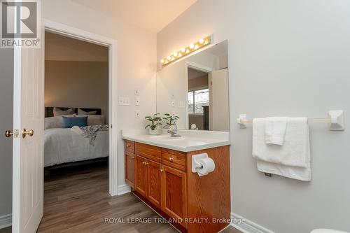 10 - 10 Rossmore Court, London, ON - Indoor Photo Showing Bathroom