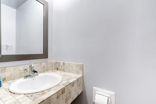 665 Francis Road|Unit #2, Burlington, ON - Indoor Photo Showing Bathroom