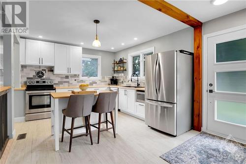 983 Arkell Street, Ottawa, ON - Indoor Photo Showing Kitchen With Upgraded Kitchen