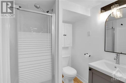 983 Arkell Street, Ottawa, ON - Indoor Photo Showing Bathroom