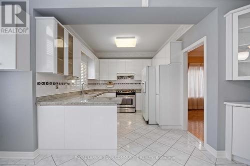 36 Oakdale Road, Vaughan (Maple), ON - Indoor Photo Showing Kitchen