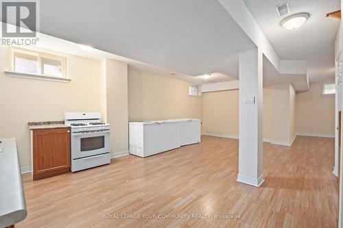 36 Oakdale Road, Vaughan (Maple), ON - Indoor Photo Showing Kitchen