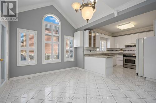 36 Oakdale Road, Vaughan (Maple), ON - Indoor Photo Showing Kitchen