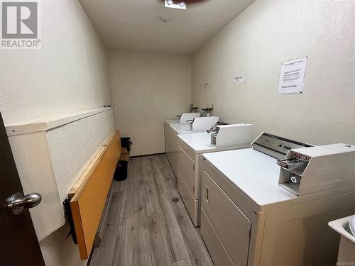 100 501 9Th Ave, Campbell River, BC - Indoor Photo Showing Laundry Room