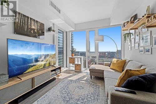 2012 - 158 Front Street E, Toronto, ON - Indoor Photo Showing Living Room