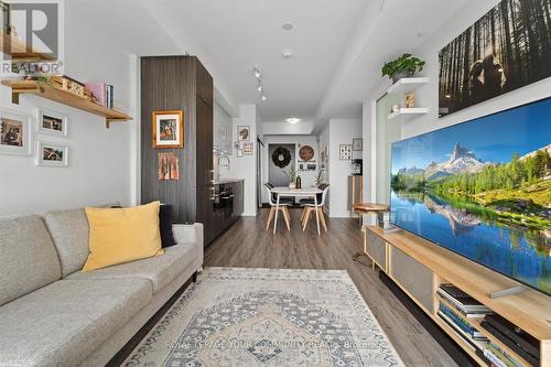 2012 - 158 Front Street E, Toronto, ON - Indoor Photo Showing Living Room