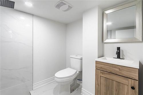 286 Cumberland Avenue, Hamilton, ON - Indoor Photo Showing Bathroom