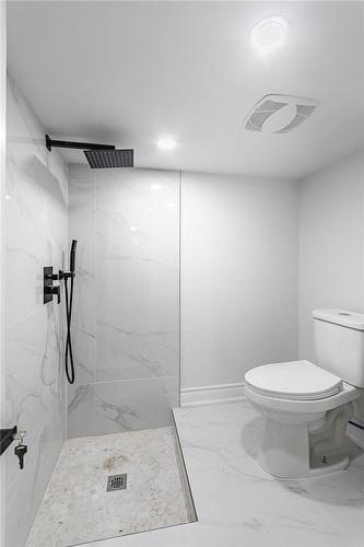 286 Cumberland Avenue, Hamilton, ON - Indoor Photo Showing Bathroom