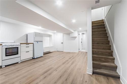 286 Cumberland Avenue, Hamilton, ON - Indoor Photo Showing Kitchen