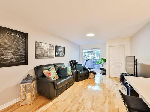 Living room - 2-555 Rue Préfontaine, Montréal (Mercier/Hochelaga-Maisonneuve), QC - Indoor Photo Showing Living Room