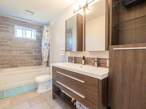 Salle de bains - 94 Rue Du Christ-Roi, Beloeil, QC - Indoor Photo Showing Bathroom