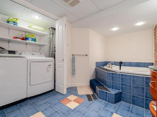 Bathroom - 94 Rue Du Christ-Roi, Beloeil, QC - Indoor Photo Showing Laundry Room