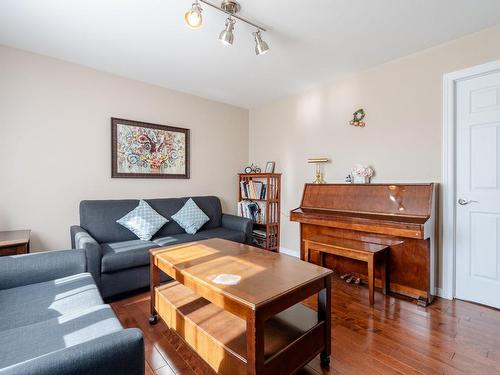 Living room - 94 Rue Du Christ-Roi, Beloeil, QC - Indoor Photo Showing Living Room