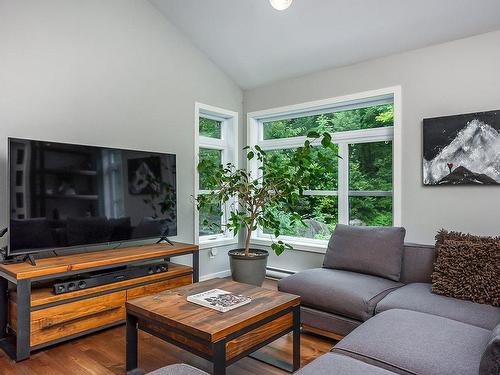 Salon - 18 Ch. Des Orioles, Sainte-Anne-Des-Lacs, QC - Indoor Photo Showing Living Room