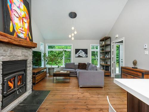 Salon - 18 Ch. Des Orioles, Sainte-Anne-Des-Lacs, QC - Indoor Photo Showing Living Room With Fireplace