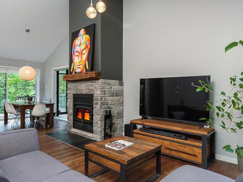 Salon - 18 Ch. Des Orioles, Sainte-Anne-Des-Lacs, QC - Indoor Photo Showing Living Room With Fireplace