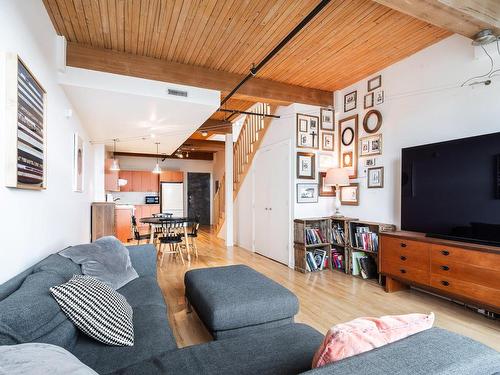 Salon - 210-2295 Av. Aird, Montréal (Mercier/Hochelaga-Maisonneuve), QC - Indoor Photo Showing Living Room