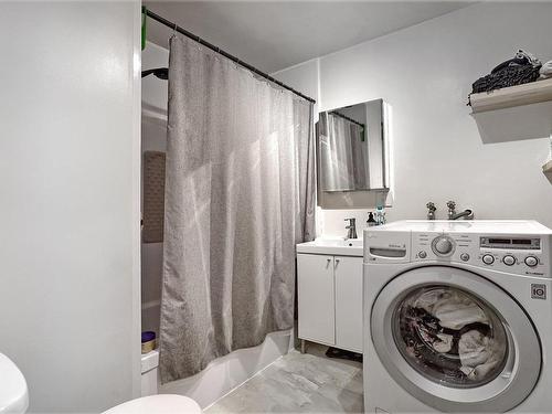 Bathroom - 559  - 563 Rue St-Clément, Montréal (Mercier/Hochelaga-Maisonneuve), QC - Indoor Photo Showing Laundry Room